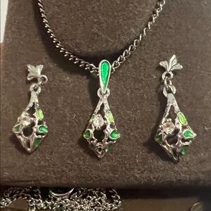 Chic Silver and Green Necklace Set